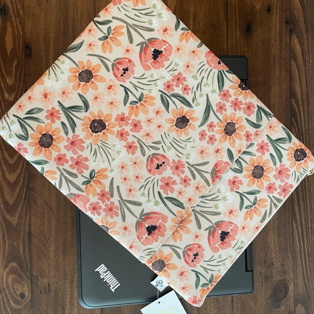 Tablet/ipad Case (Last One!) - Picture 6 of 7